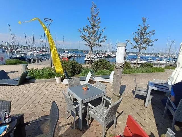 Am Rundsteg 15 *